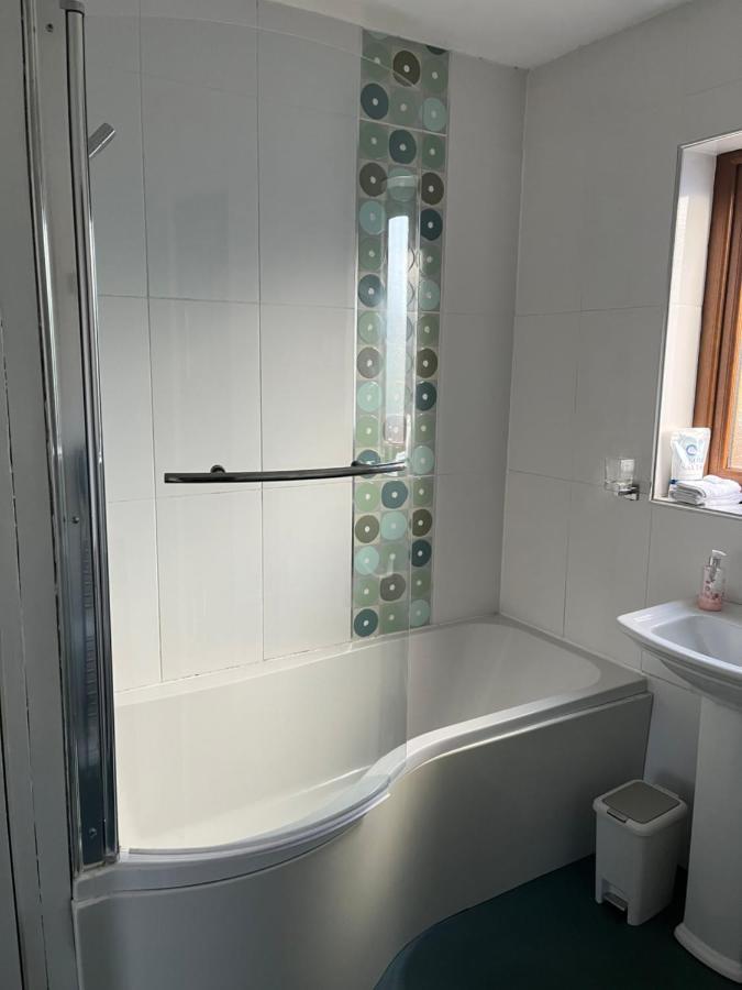 11 Parkmore Street, Ormeau Road, Belfast, Bt7 2Gt, 2 Bedroom House מראה חיצוני תמונה