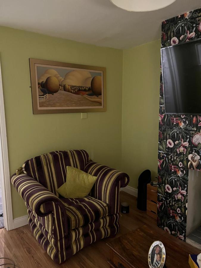 11 Parkmore Street, Ormeau Road, Belfast, Bt7 2Gt, 2 Bedroom House מראה חיצוני תמונה