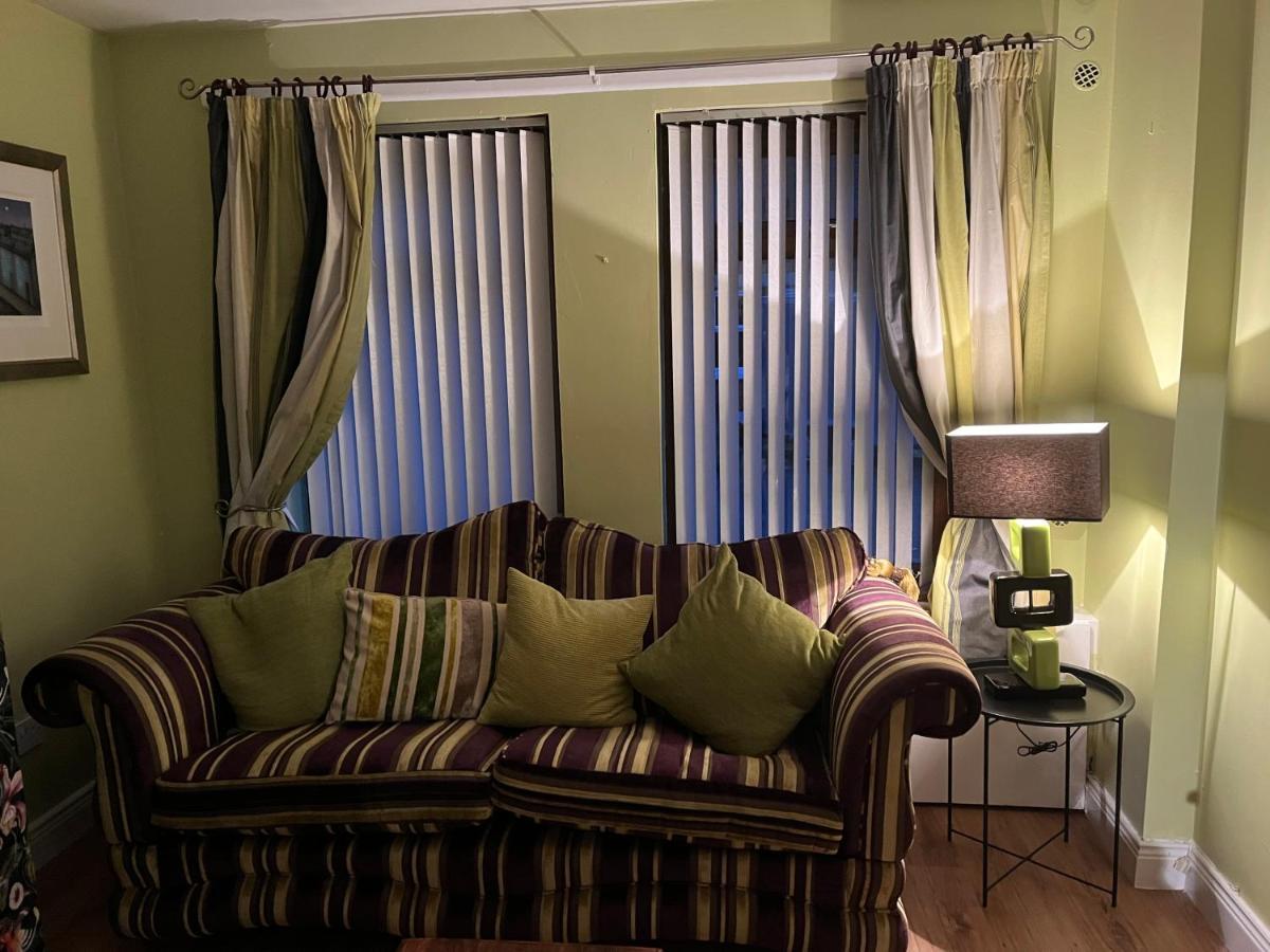 11 Parkmore Street, Ormeau Road, Belfast, Bt7 2Gt, 2 Bedroom House מראה חיצוני תמונה